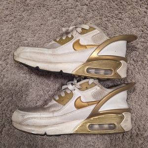 Nike Air Max 90 FlyEase "White/Black/Metallic Gold" Grade School Kids' Shoe